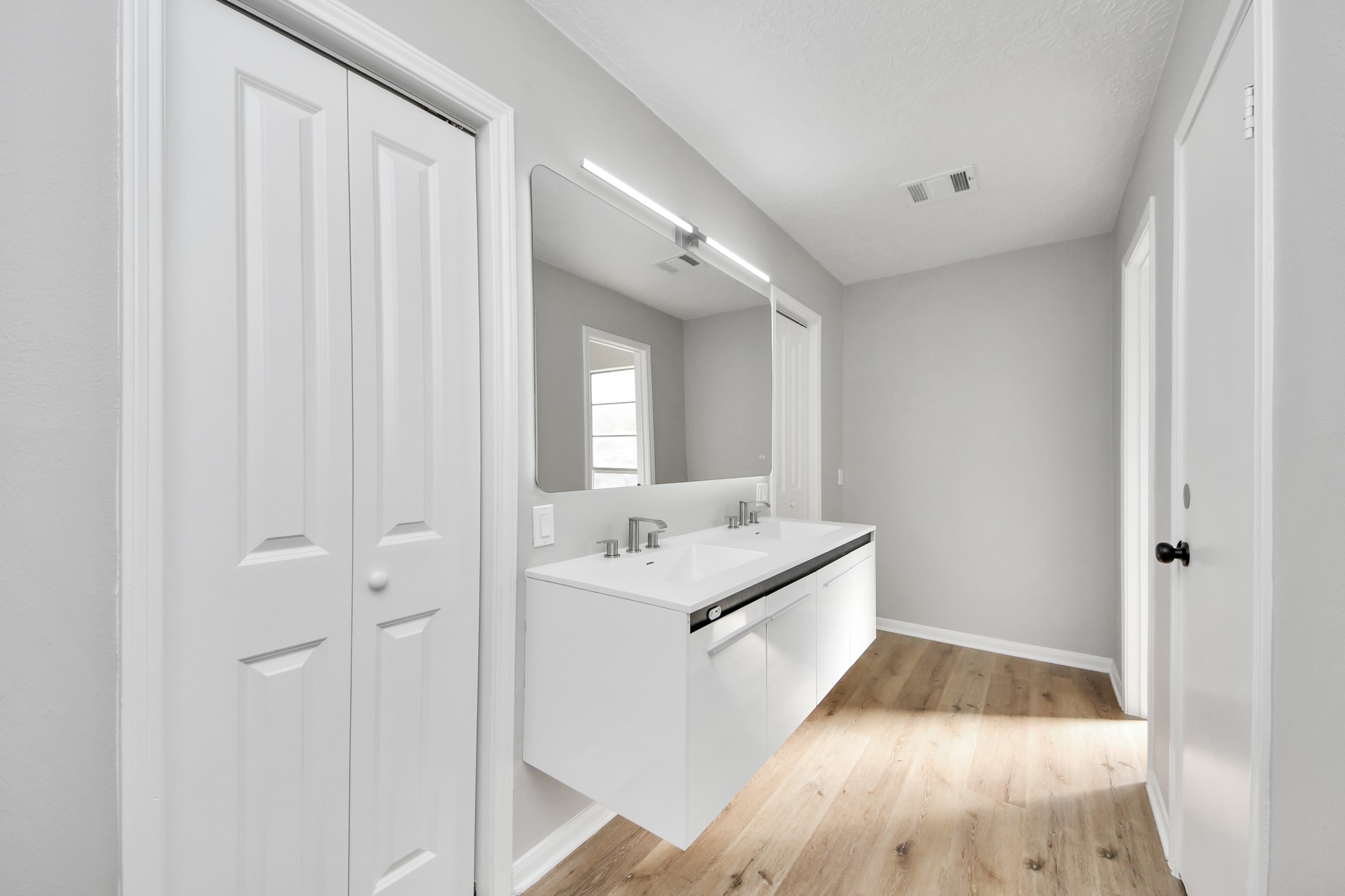 9114 Spellman Road Houston, TX 77031 - Photo 17 of 30 a bathroom with a sink and a mirror