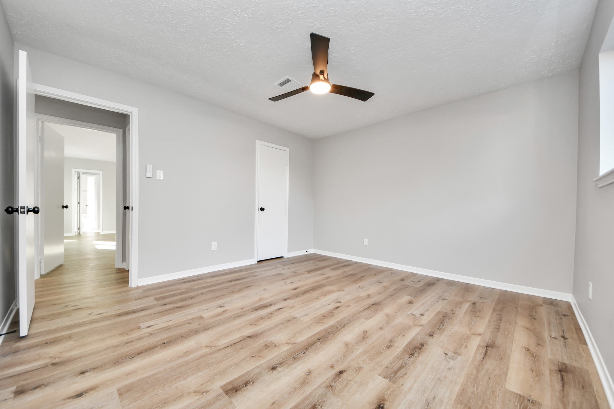 9114 Spellman Road Houston, TX 77031 - Photo 21 of 30 wooden floor in an empty room