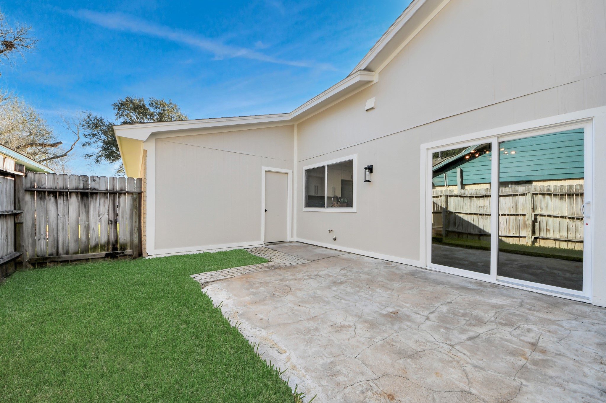 9114 Spellman Road Houston, TX 77031 - Photo 26 of 30 a view of a backyard of the house