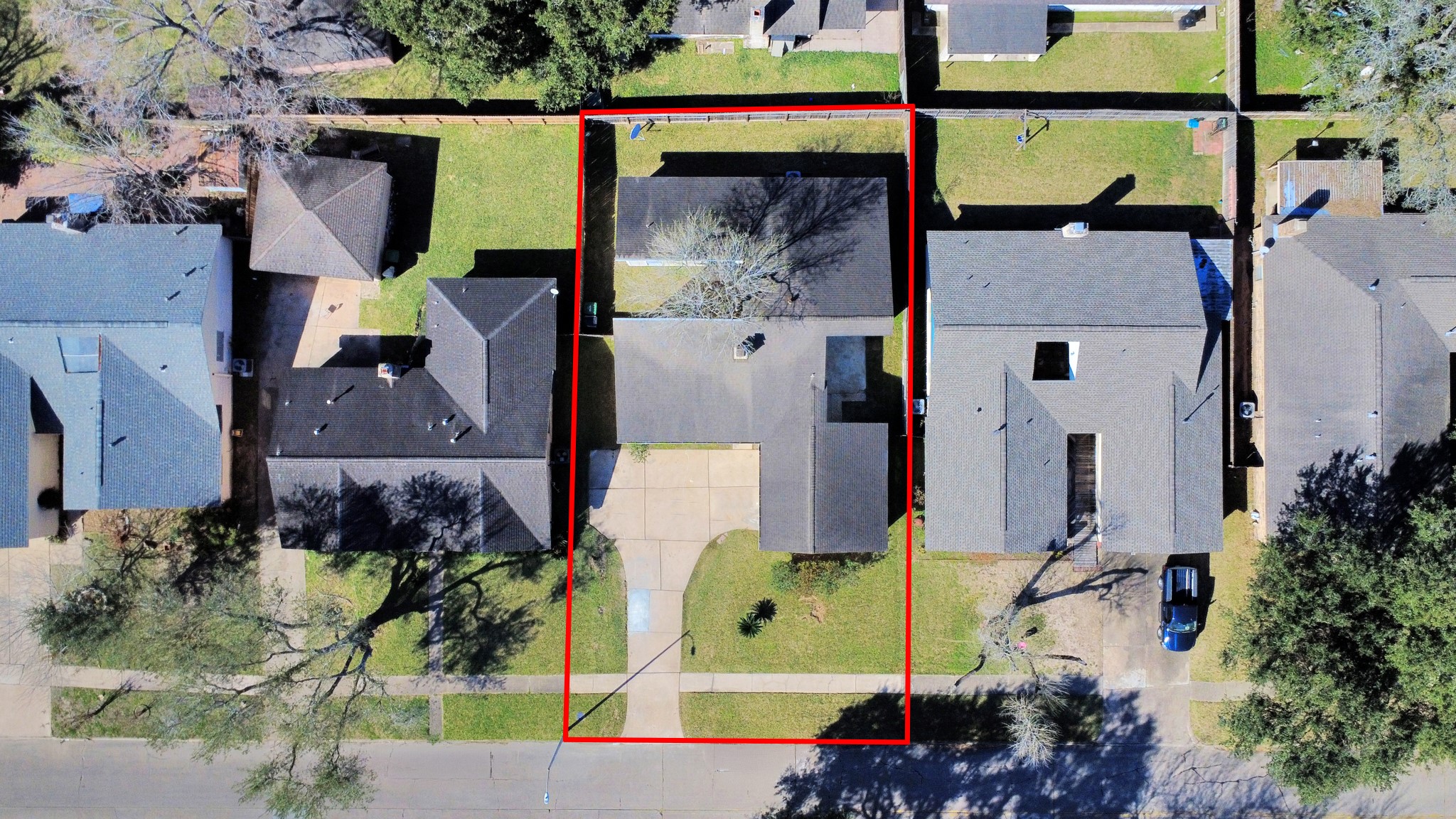 9114 Spellman Road Houston, TX 77031 - Photo 29 of 30 an aerial view of a house with a yard