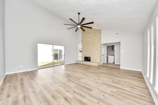 $2,500 | 9114 Spellman Road, Houston, TX 77031