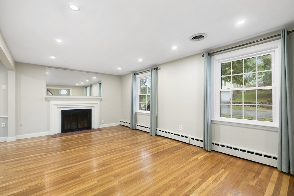 34 Woodbriar Road Wakefield, MA 01880 - Photo 2 of 20 Gallery Image 2