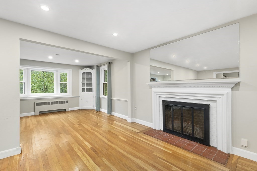 34 Woodbriar Road Wakefield, MA 01880 - Photo 3 of 20 Gallery Image 3