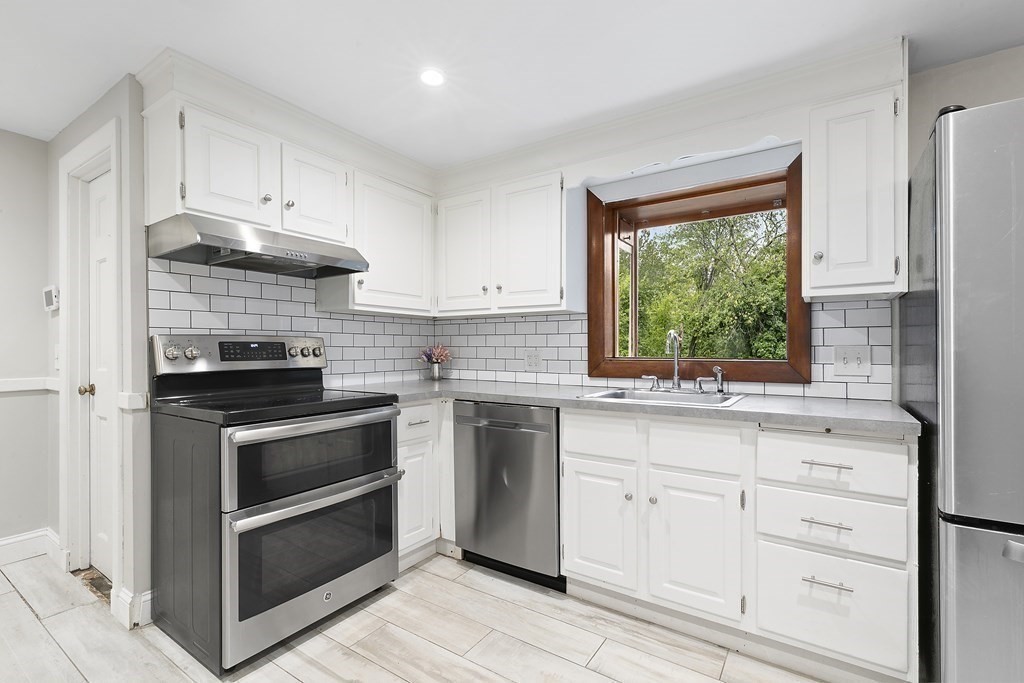 34 Woodbriar Road Wakefield, MA 01880 - Photo 5 of 20 Gallery Image 5