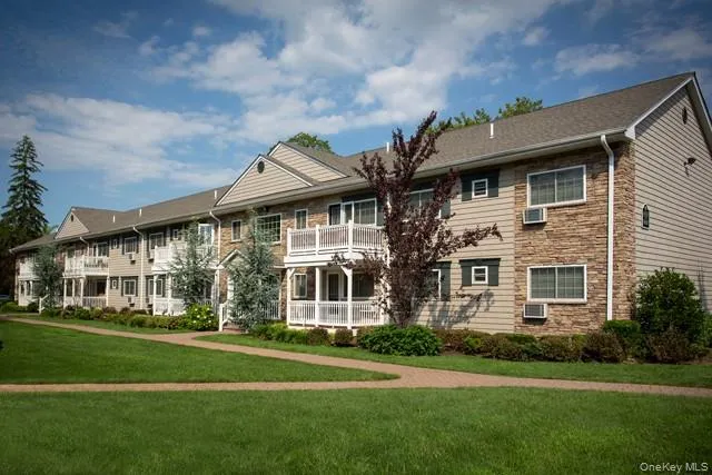 $2,685 | 650 Veterans Memorial Highway, Unit 11F, Hauppauge, NY 11788