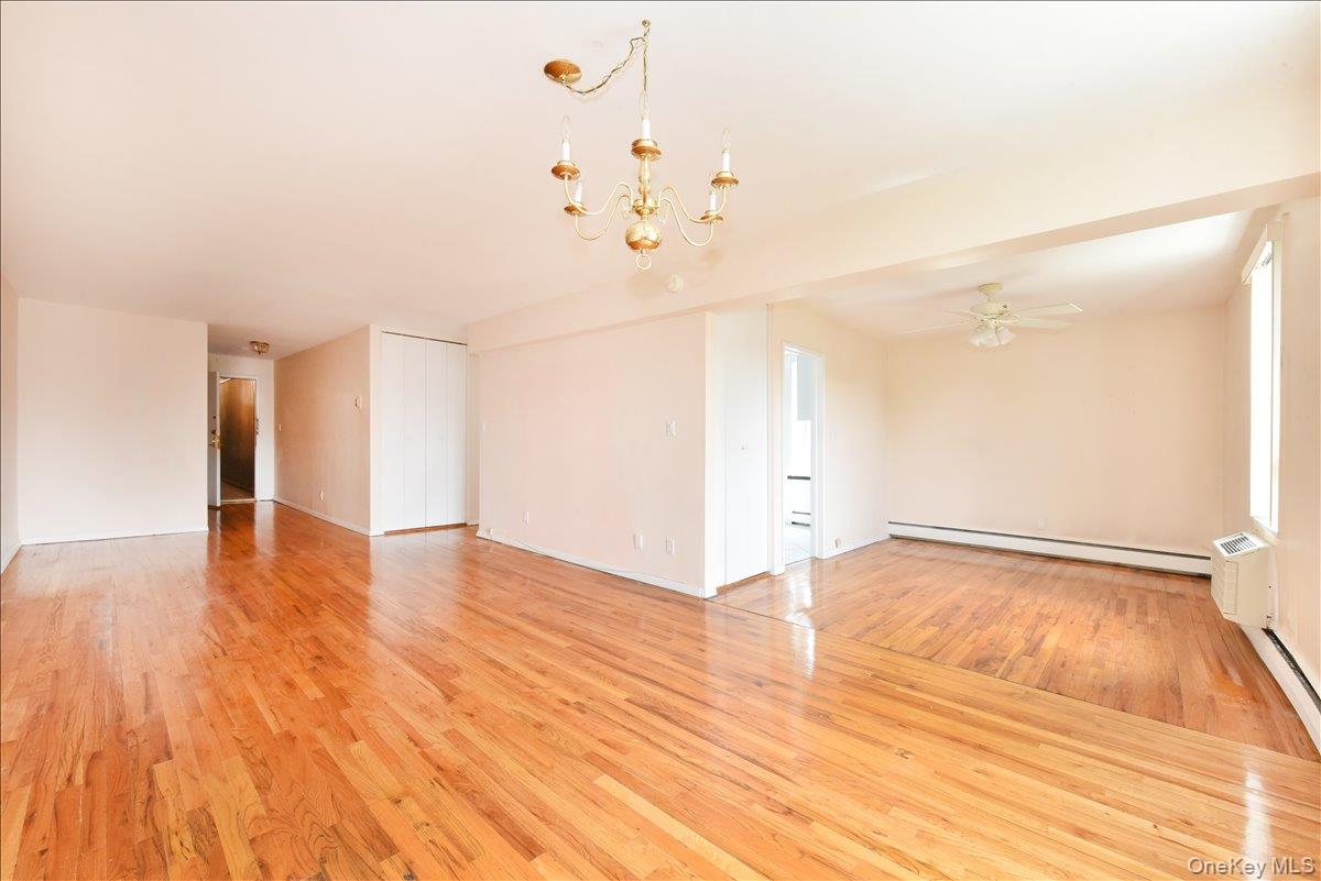 25 Canterbury Road, Unit 3L Great Neck, NY 11021 - Photo 11 of 29 Living - Dining