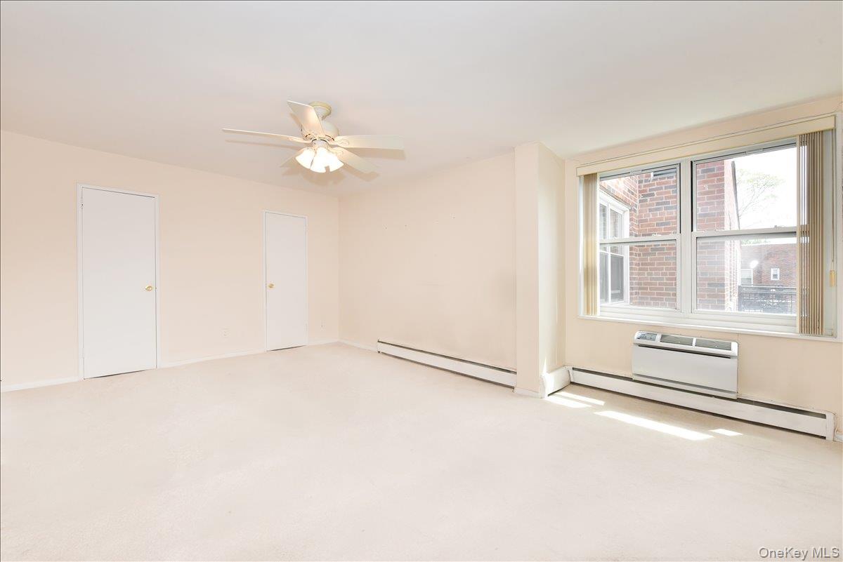 25 Canterbury Road, Unit 3L Great Neck, NY 11021 - Photo 21 of 29 Bedroom