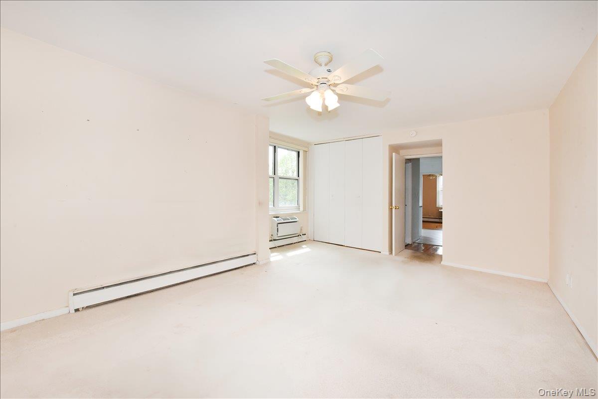 25 Canterbury Road, Unit 3L Great Neck, NY 11021 - Photo 22 of 29 Bedroom