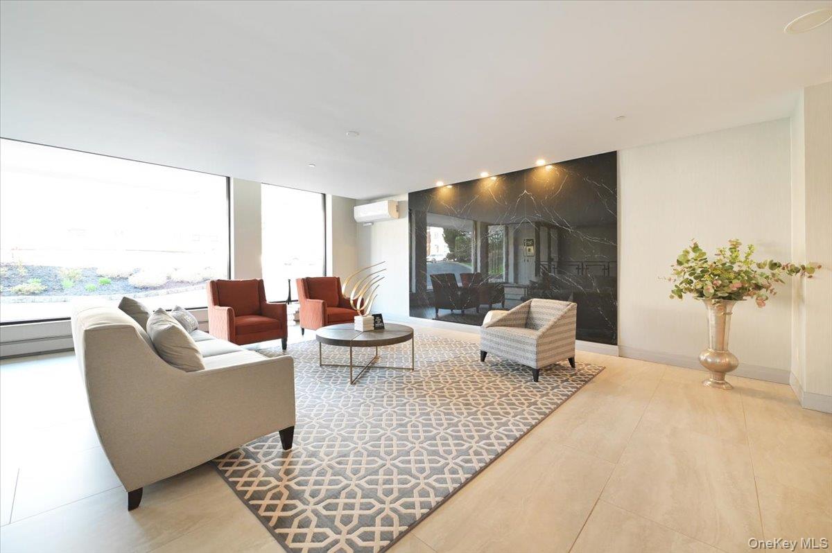 25 Canterbury Road, Unit 3L Great Neck, NY 11021 - Photo 7 of 29 Lobby