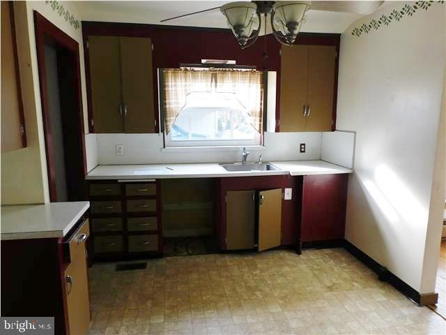 80 Rutgers Avenue Bridgeton, NJ 08302 - Photo 5 of 23 Kitchen
