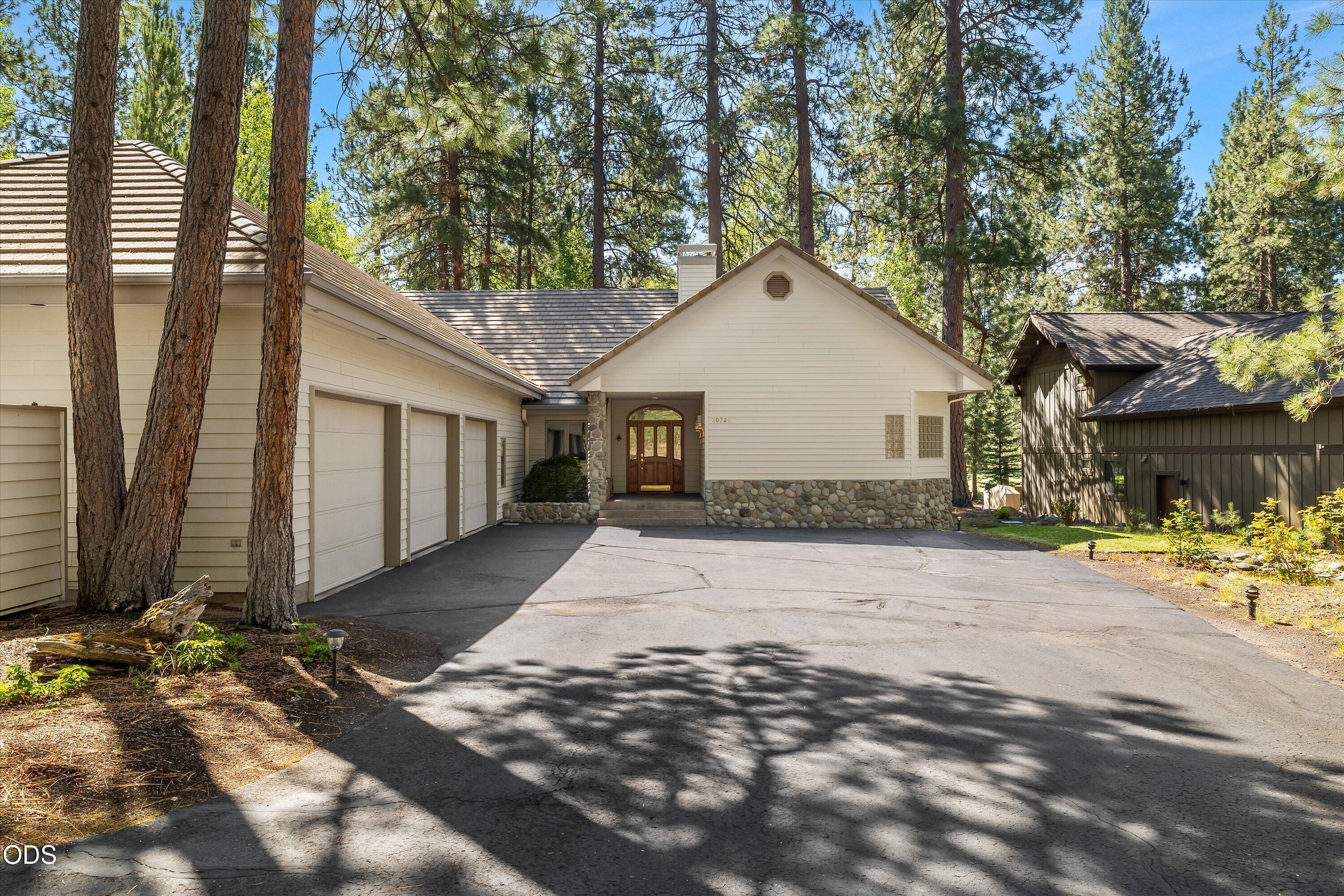 60726 Golf Village Loop Bend, OR 97702 - Photo 47 of 63