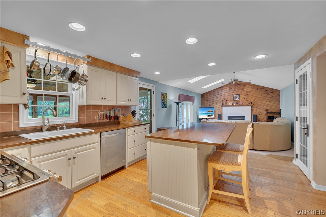 341 Rambling Road Amherst, NY 14051 - Photo 13 of 37