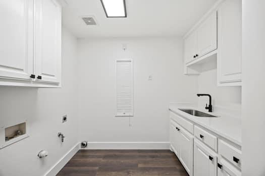 4147 Rench Road Fort Worth, TX 76135 - Photo 16 of 30 a bathroom with a sink and tub