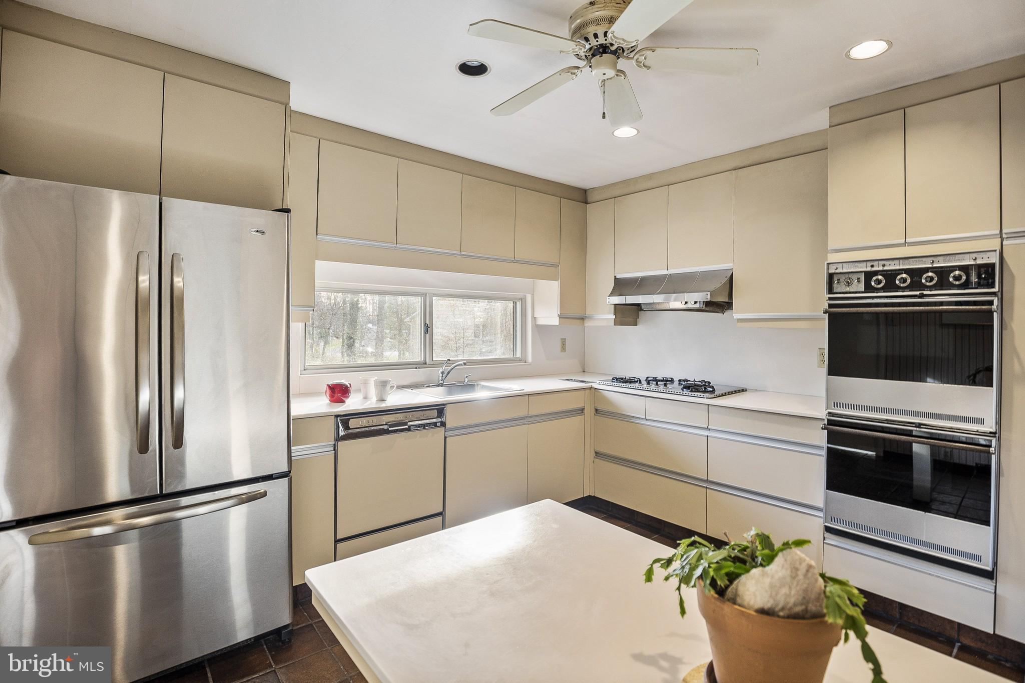 1020 Kipling Road Jenkintown, PA 19046 - Photo 20 of 42 Kitchen, great work space