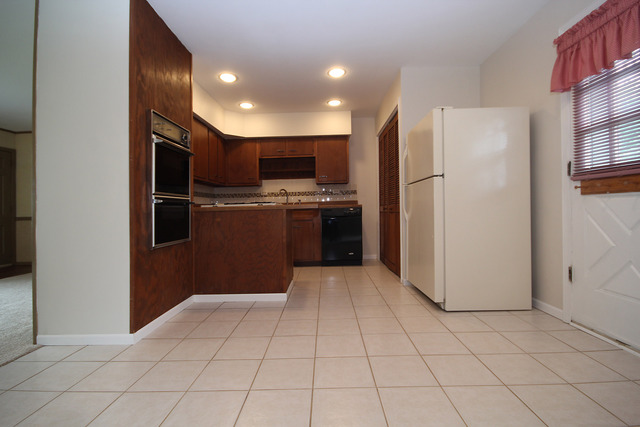 4 East Oltendorf Road Streamwood, IL 60107 - Photo 11 of 25