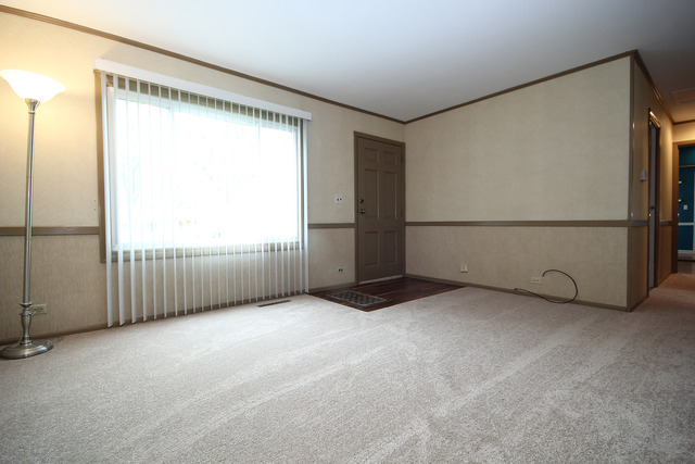 4 East Oltendorf Road Streamwood, IL 60107 - Photo 3 of 25