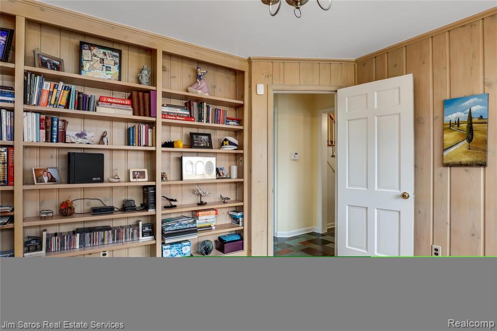 61 Colonial Road Grosse Pointe Shores, MI 48236 - Photo 19 of 47