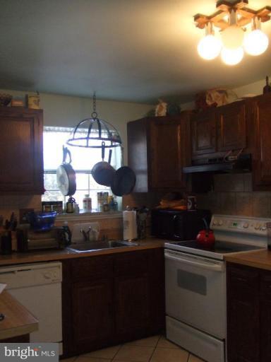 9018 Moonstone Road Nottingham, MD 21236 - Photo 7 of 16 Kitchen