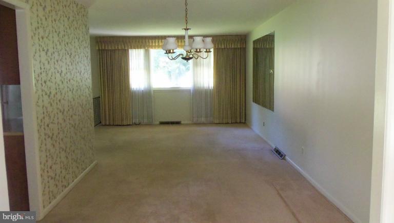 1905 Suffolk Road Finksburg, MD 21048 - Photo 15 of 19 Dining Room