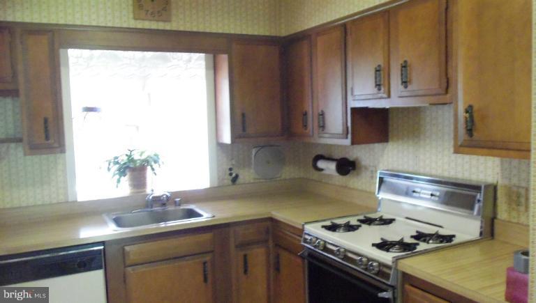 1905 Suffolk Road Finksburg, MD 21048 - Photo 7 of 19 Kitchen