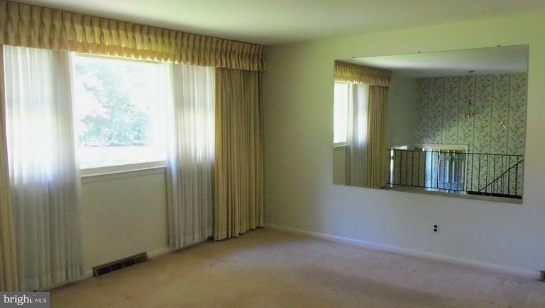 1905 Suffolk Road Finksburg, MD 21048 - Photo 10 of 19 Living Room
