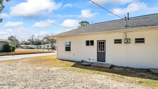 $1,050 | 300 Richlands Avenue, Unit 2, Jacksonville, NC 28540