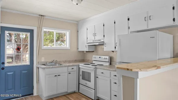 $1,050 | 300 Richlands Avenue, Unit 2, Jacksonville, NC 28540