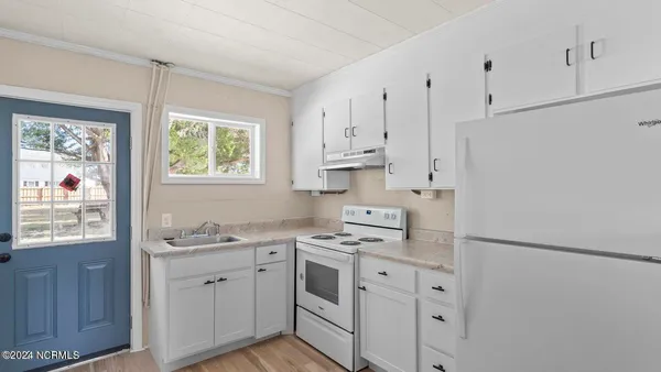 $1,050 | 300 Richlands Avenue, Unit 2, Jacksonville, NC 28540