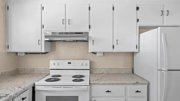 $1,050 | 300 Richlands Avenue, Unit 2, Jacksonville, NC 28540