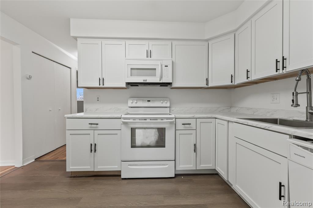 100 West Hickory Grove Road, Unit A2 Bloomfield Hills, MI 48304 - Photo 7 of 14