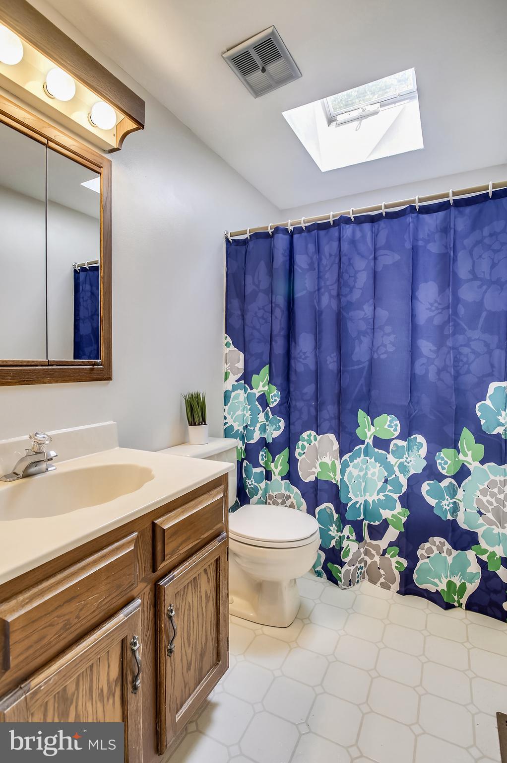 29 Highfields Drive Baltimore, MD 21228 - Photo 31 of 50 Upper Level Hall Bath