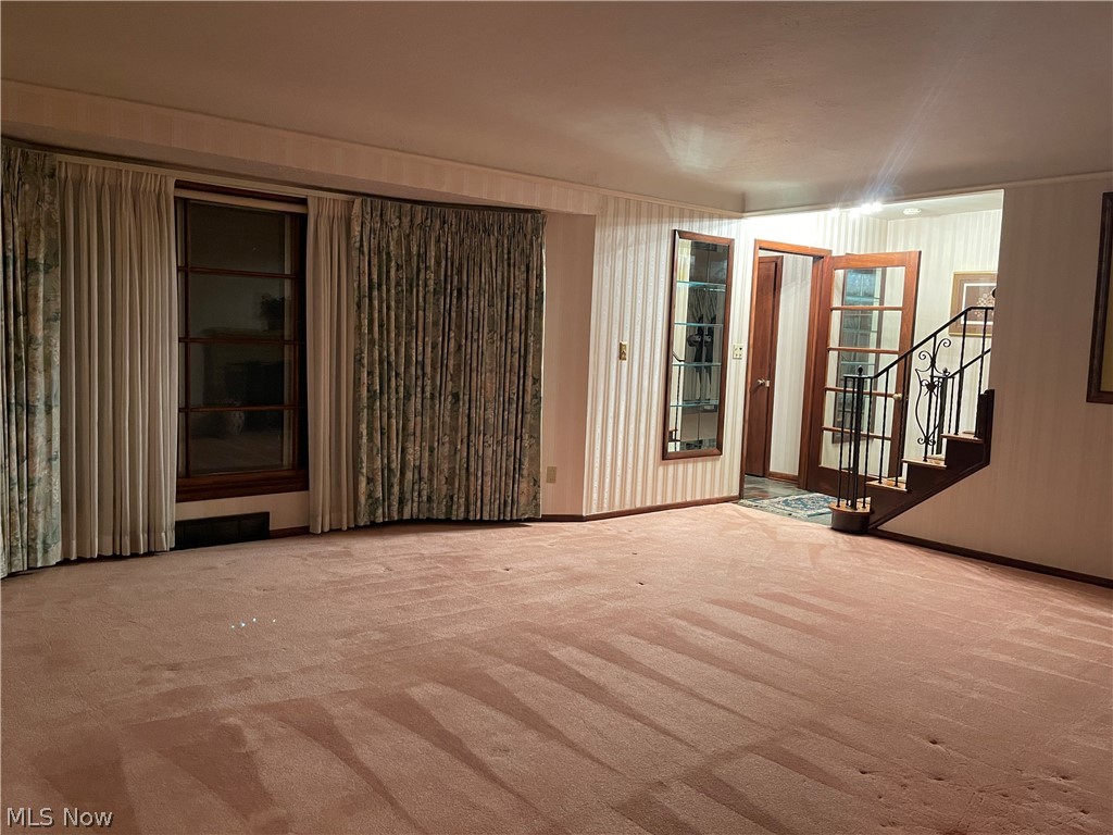 3681 Stoneleigh Road Cleveland, OH 44121 - Photo 27 of 35