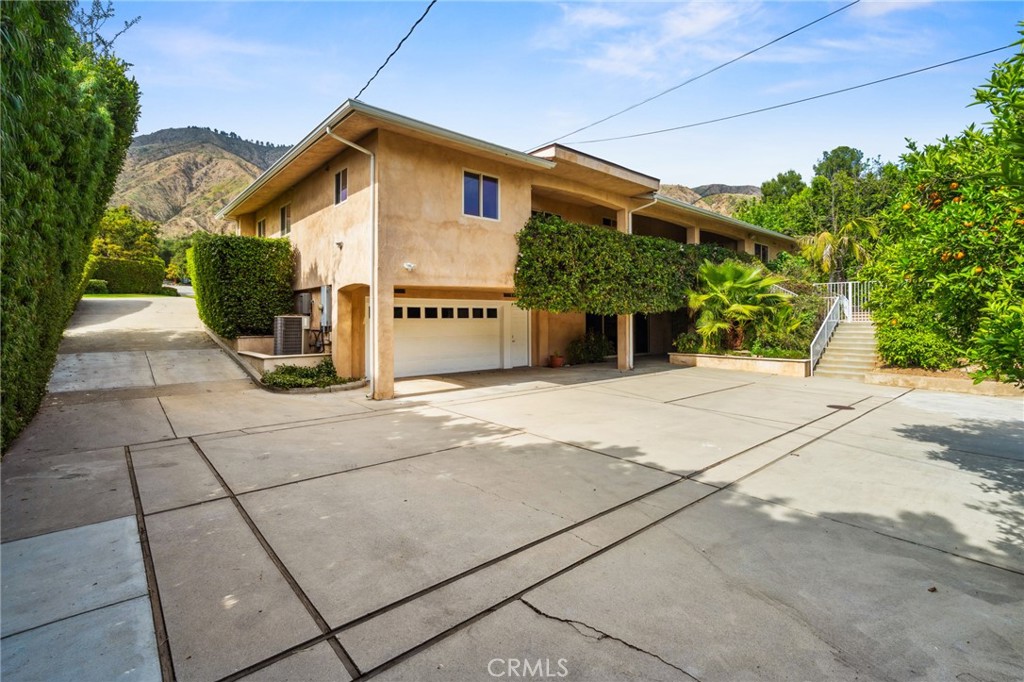 3336 Villa Mesa Road Pasadena, CA 91107 - Photo 47 of 60 a front view of a house with a yard