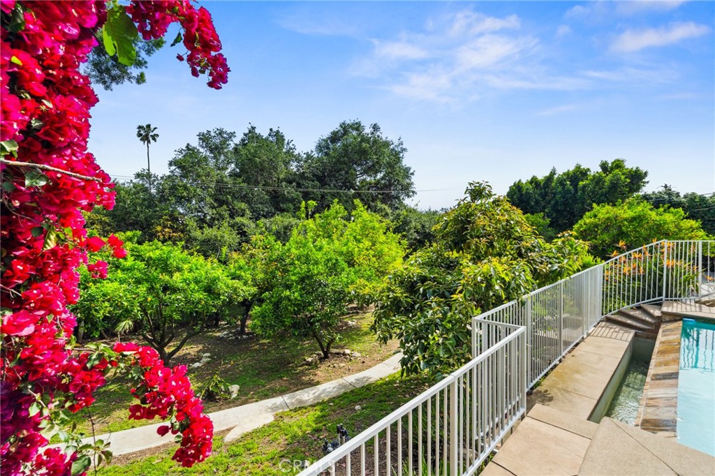 3336 Villa Mesa Road Pasadena, CA 91107 - Photo 53 of 60 a view of a flower in a balcony