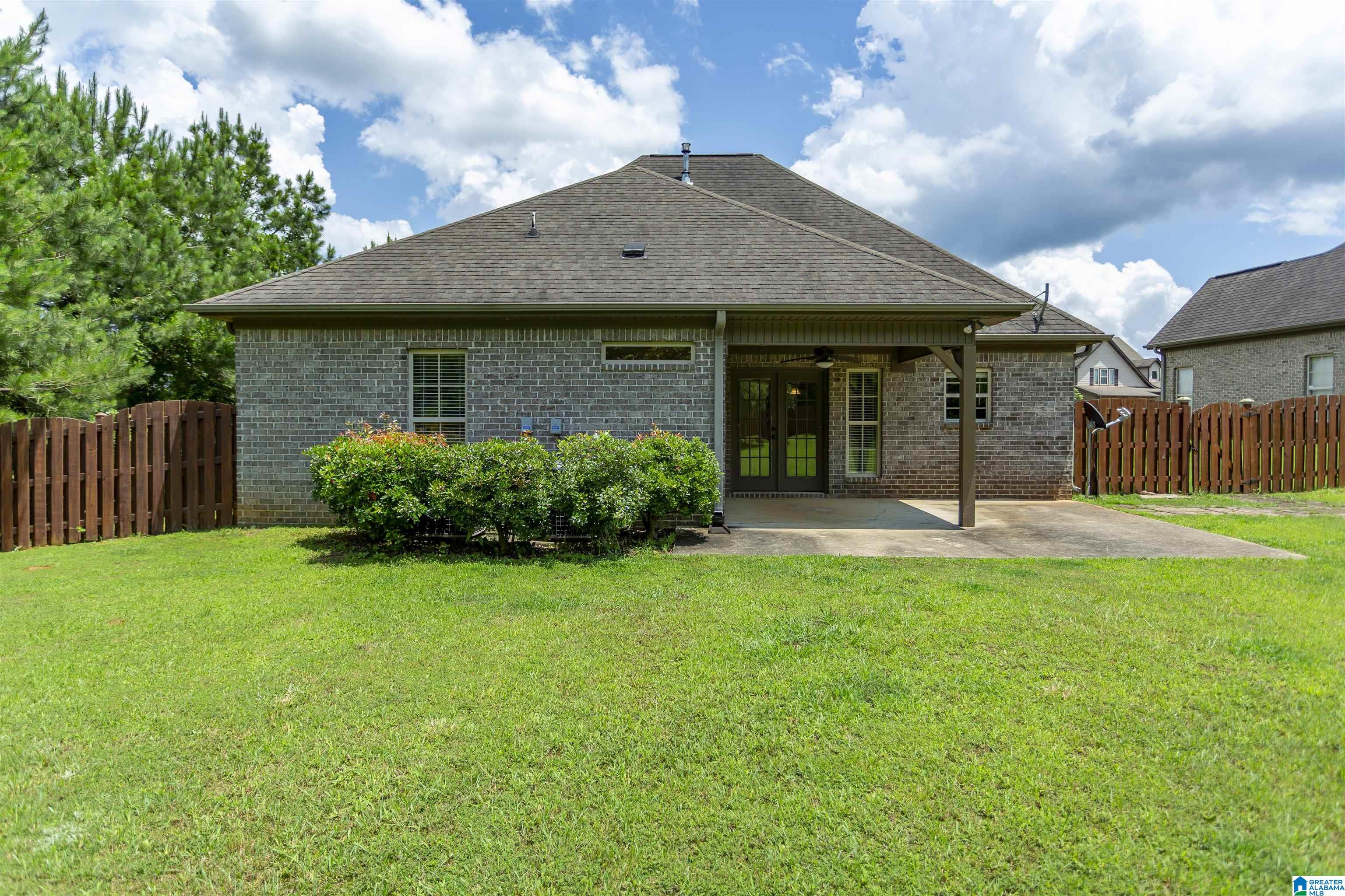 321 Lacey Avenue Alabaster, AL 35114 - Photo 7 of 32