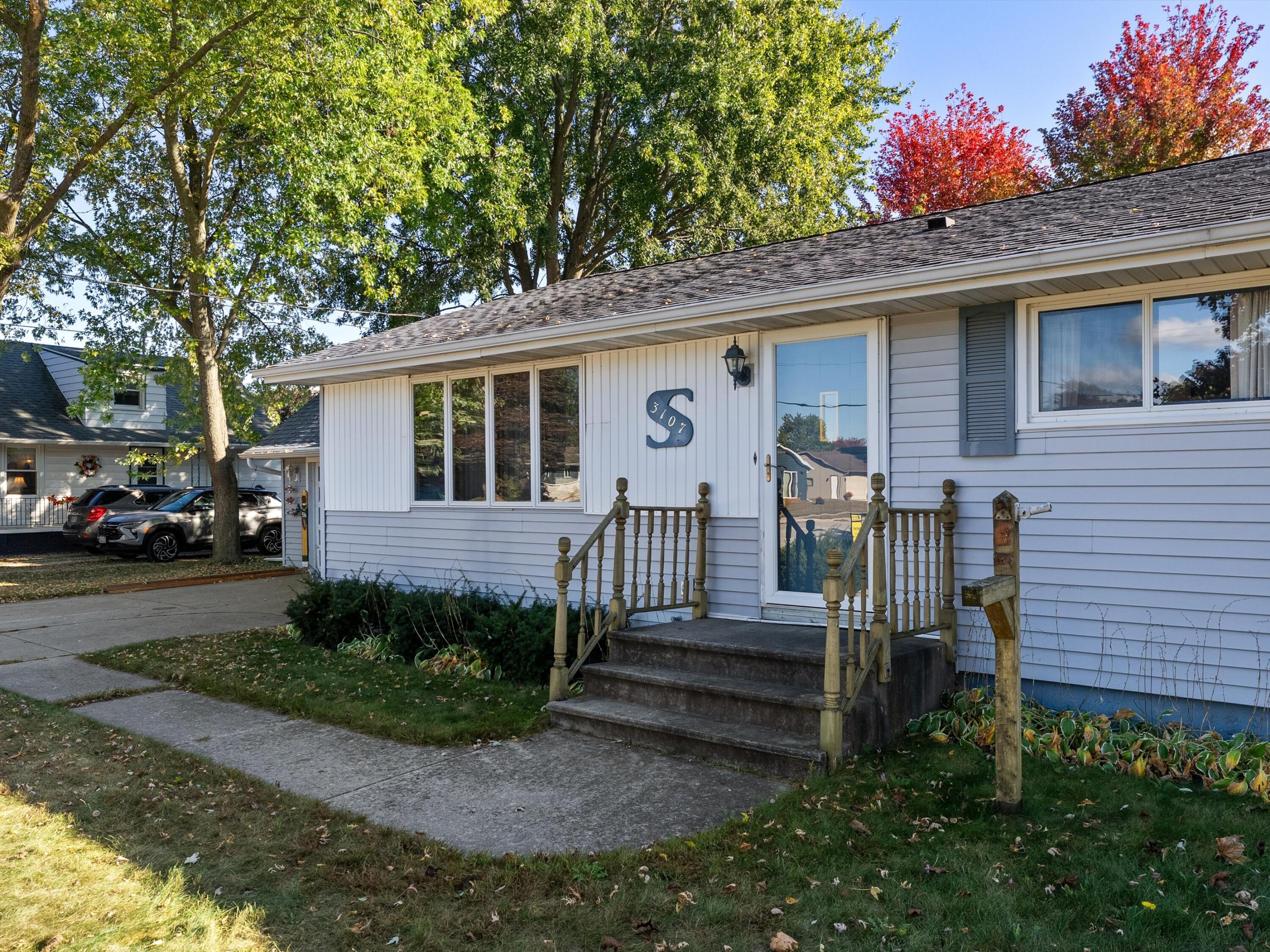 3107 45th Street Two Rivers, WI 54241 - Photo 2 of 23 02-002_2596120_07238