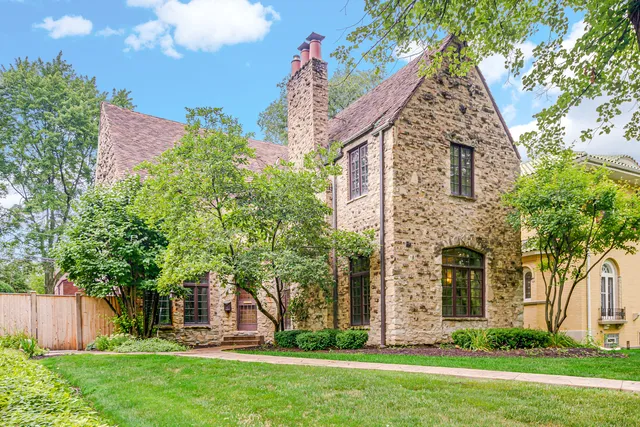 $799,000 | 2014 West Hopkins Place, Chicago, IL 60643