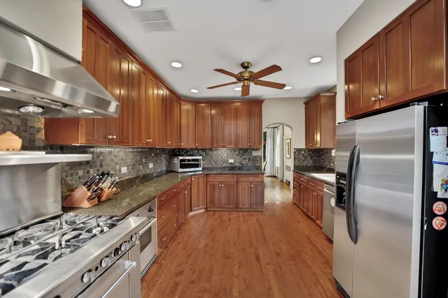 $799,000 | 2014 West Hopkins Place, Chicago, IL 60643