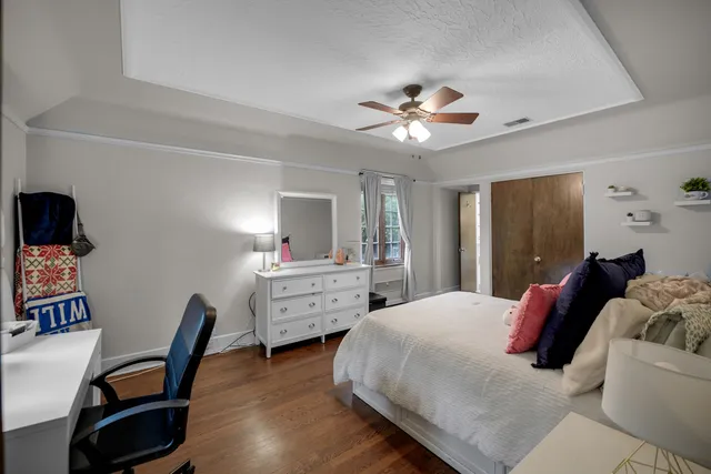 $799,000 | 2014 West Hopkins Place, Chicago, IL 60643