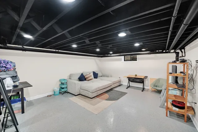 $799,000 | 2014 West Hopkins Place, Chicago, IL 60643