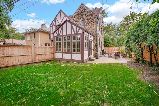 $799,000 | 2014 West Hopkins Place, Chicago, IL 60643