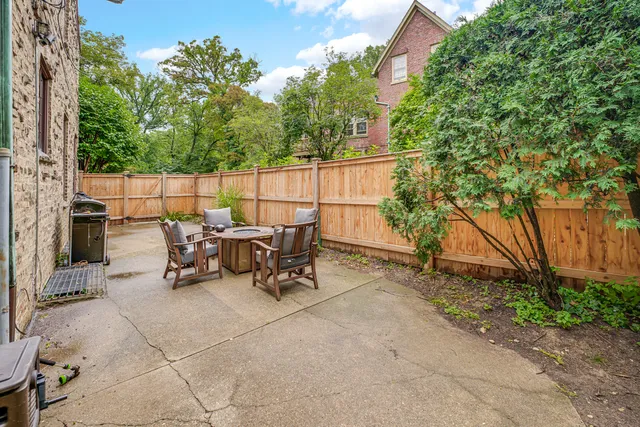 $799,000 | 2014 West Hopkins Place, Chicago, IL 60643