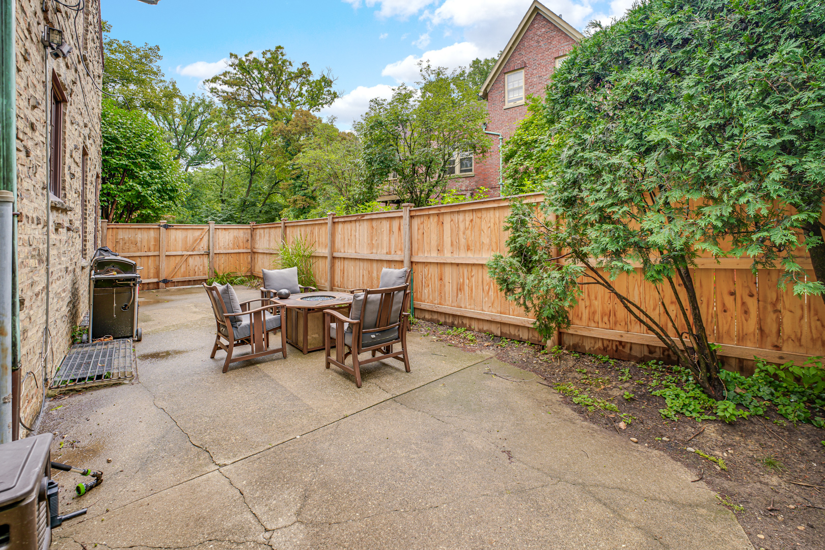 2014 West Hopkins Place Chicago, IL 60643 - Photo 26 of 28