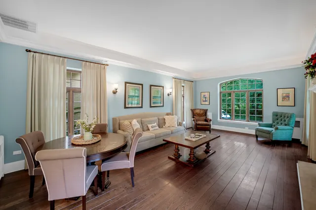 $799,000 | 2014 West Hopkins Place, Chicago, IL 60643