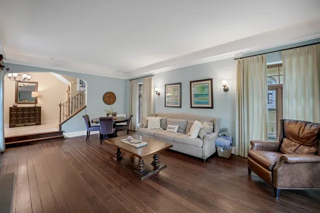 $799,000 | 2014 West Hopkins Place, Chicago, IL 60643