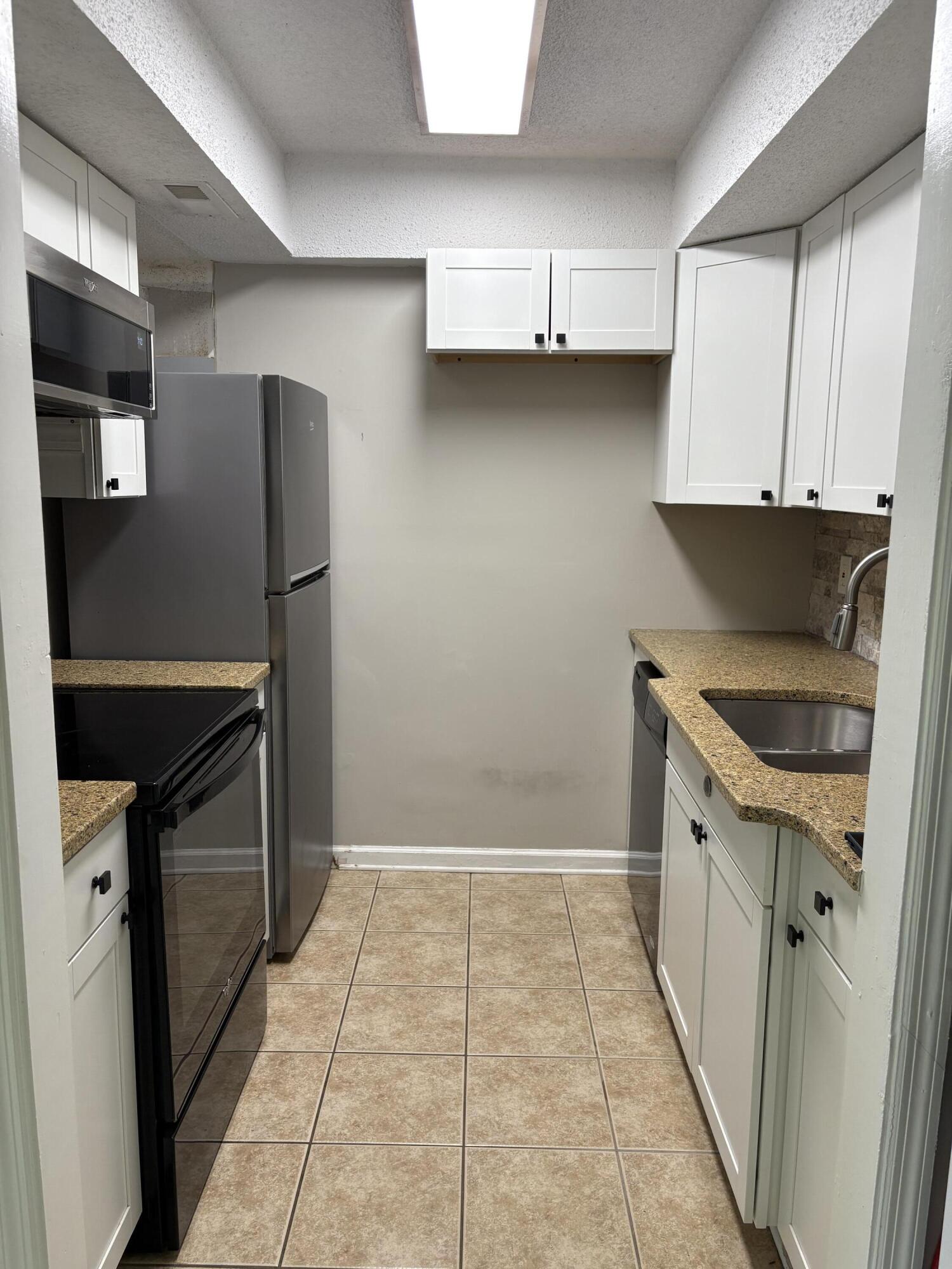 6240 Old Point Road, Unit B1 Hanahan, SC 29410 - Photo 6 of 17 IMG_7651