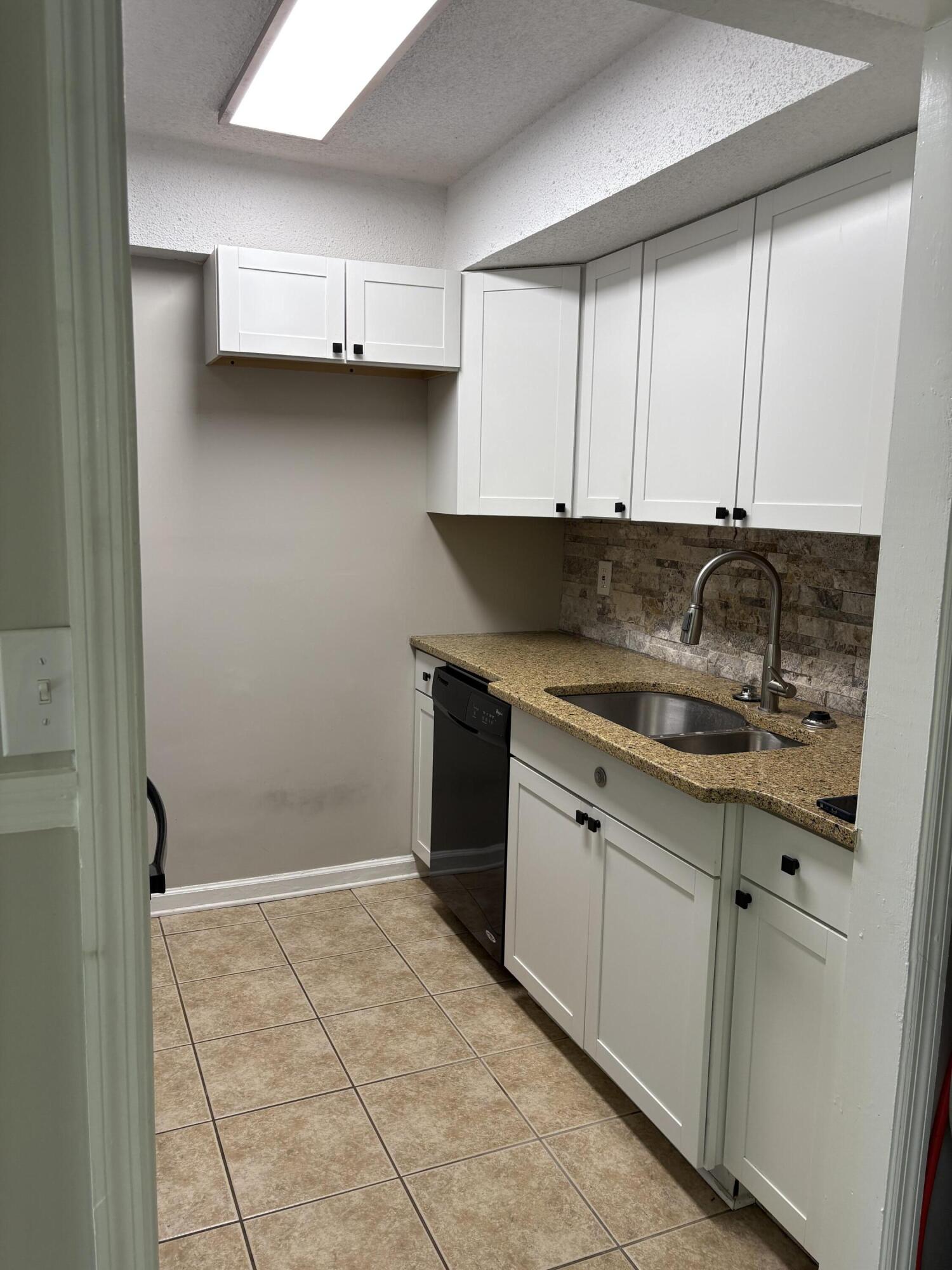 6240 Old Point Road, Unit B1 Hanahan, SC 29410 - Photo 7 of 17 IMG_7650