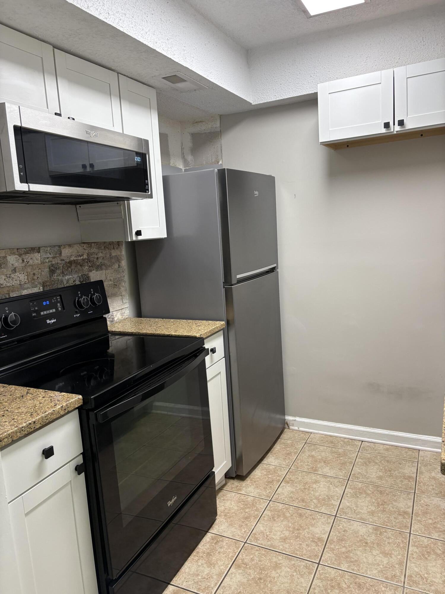 6240 Old Point Road, Unit B1 Hanahan, SC 29410 - Photo 8 of 17 IMG_7649