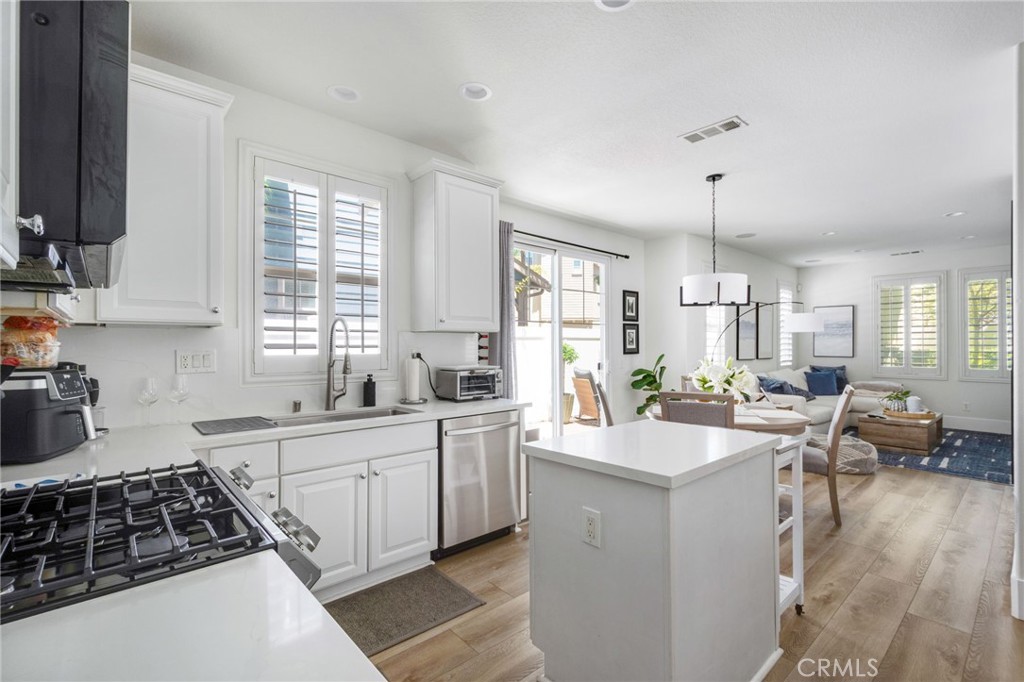 24 Thorp Spring Ladera Ranch, CA 92694 - Photo 8 of 35 Gallery Image 8