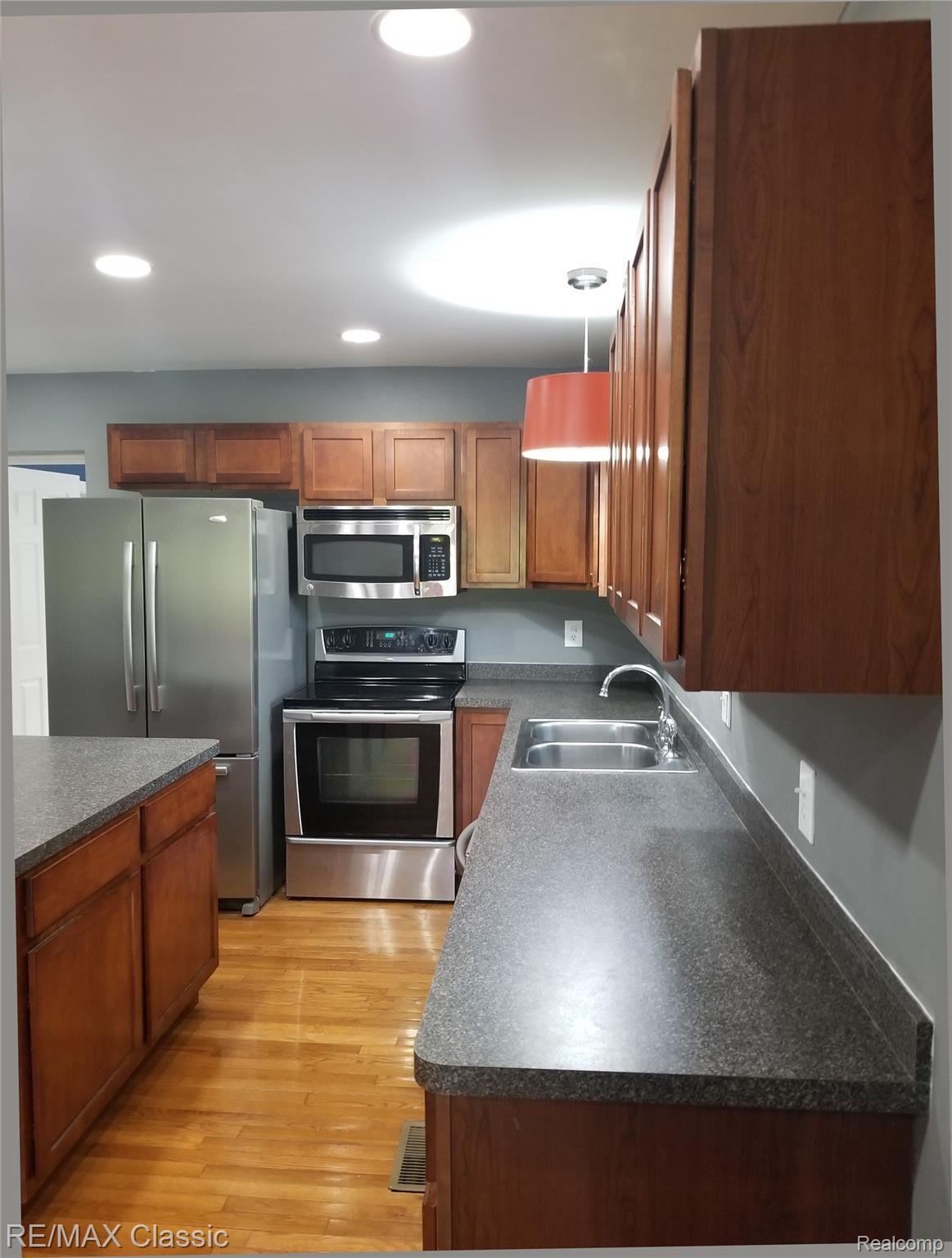 715 Chilson Road Howell, MI 48843 - Photo 16 of 24 kitchen 2.jpg